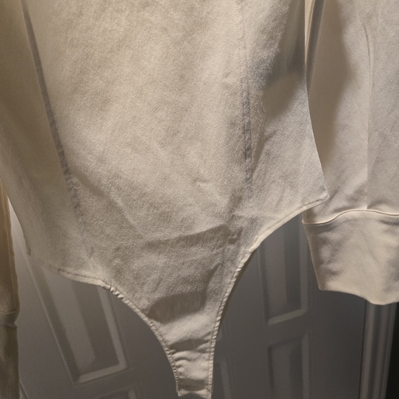 Chic Cream Open-Back Top - Picture 5 of 5